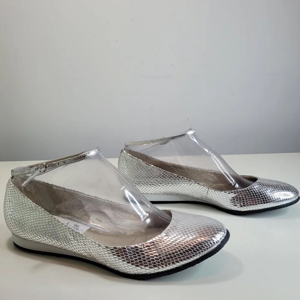 BCBG Silver Pauline Ankle Strap Wedge Shoes Size Women's 9.5 NEW with Defects